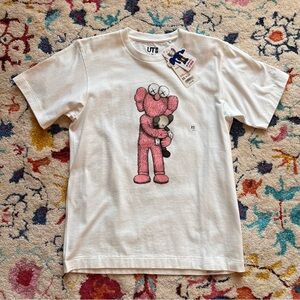 UNIQLO x KAWS T-SHIRT (NWT)
